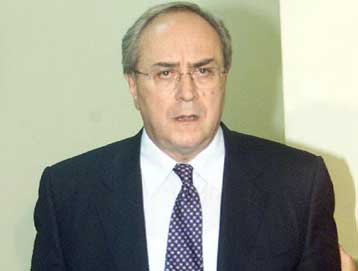 ΠΑΣΟΚ και ΝΔ αγωνίζονται μόνο για την εξουσία, εκτιμά ο Ν.Κωνσταντόπουλος