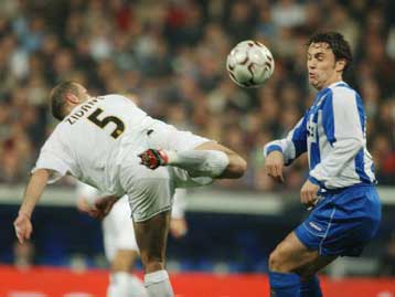 Κορυφαίος ποδοσφαιριστής της FIFA για το 2003 ανακηρύχθηκε ο Ζινεντίν Ζιντάν