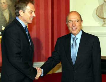 Εντολή σε Βενιζέλο από Σημίτη να μεταβεί στο Λονδίνο για συνομιλίες για τα Γλυπτά