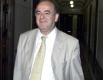 Εμμένει η κυβέρνηση για την τοποθέτηση ταμειακών μηχανών στα ταξί