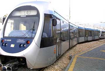 Στους δρόμους της Αθήνας βγήκε για πρώτη φορά το τραμ