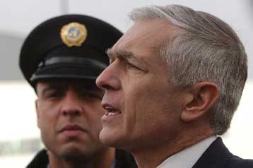 Στη δίκη Μιλόσεβιτς κατέθεσε ο στρατηγός Ουέσλι Κλαρκ