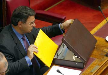 Πυρά της αντιπολίτευσης κατά διάταξης για την ΕΤΑ AE