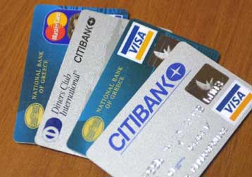 Στο 7% ρίχνουν οι τράπεζες τα επιτόκια στις πιστωτικές κάρτες