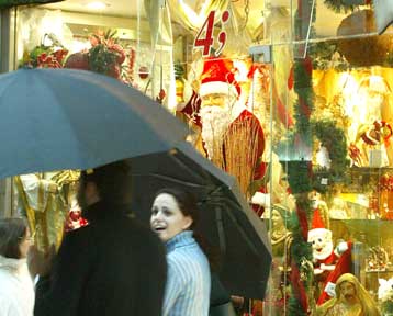 Σε εφαρμογή από την Τετάρτη το εορταστικό ωράριο στα καταστήματα