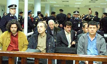 Με ισόβια σε έξι και αναστολή στον Κώστα Τέλιο έπεσε η αυλαία στη δίκη της 17Ν