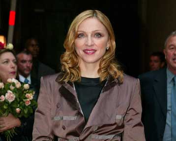 Υπέρ του υποψηφίου για το χρίσμα των Δημοκρατικών Ουέσλι Κλαρκ τάχθηκε η Μαντόνα