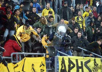 Δραστικά μέτρα για την καταπολέμηση της βίας στα γήπεδα λαμβάνει η Πολιτεία