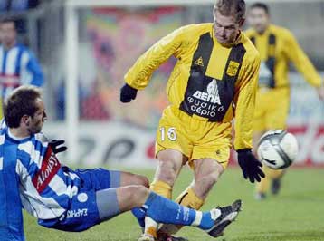 Έπαιξε για 67 λεπτά με δέκα παίκτες, αλλά πήρε το 0-0 ο Αρης από τον Ηρακλή