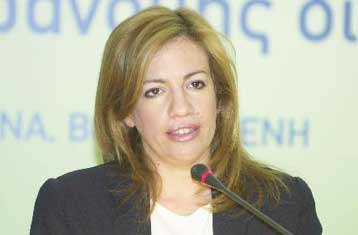 Δέσμευση κομμάτων για τα οικονομικά προβλήματα των νομαρχιών ζητά η Φώφη Γεννηματά