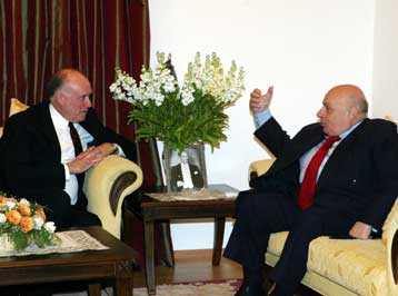 Επιμένει στις πάγιες θέσεις για το Κυπριακό ο Τουρκοκύπριος ηγέτης, είπε ο Τ.Γουέστον