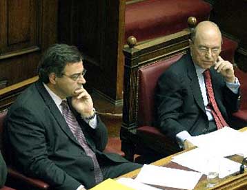 Κόντρα κυβέρνησης – ΝΔ στη Βουλή για τον προϋπολογισμό του 2004