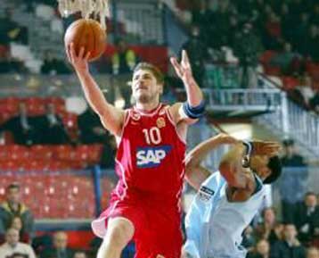 Νίκες-θρίλερ για Ολυμπιακό και ΑΕΚ, εκτός έδρας επιτυχία για τον Παναθηναϊκό