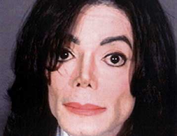 Κατηγορίες για κατ εξακολούθηση κακοποίηση ανηλίκου αντιμετωπίζει ο Μάικλ Τζάκσον