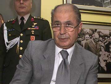 Ο Σεζέρ προτίθεται να συγκαλέσει σύσκεψη για το Κυπριακό, δήλωσε σύμβουλός του