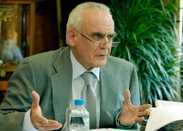 Δεν τίθεται θέμα αλλαγής ηγεσίας του ΠΑΣΟΚ δήλωσε ο Ακης Τσοχατζόπουλος