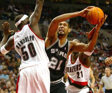 Τη δέκατη σερί νίκη τους πέτυχαν οι Σπερς – Εύκολο πέρασμα από το Πόρτλαντ με 101-91