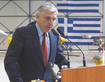 Τα περί αλλαγής ηγεσίας αποπροσανατολίζουν την κοινή γνώμη, δηλώνει ο Γ.Παπαντωνίου