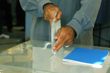 Σε τρεις νέες περιφέρειες «σπάει» η Β Αθηνών με το νέο εκλογικό νόμο