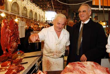 Τη Βαρβάκειο αγορά επισκέφθηκαν A.Τσοχατζόπουλος και Γ.Αλογοσκούφης