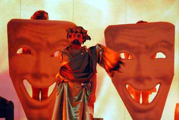 Έλλειψη θεατρικότητας το χαρακτηριστικό των υποψήφιων για τα θεατρικά βραβεία έργων