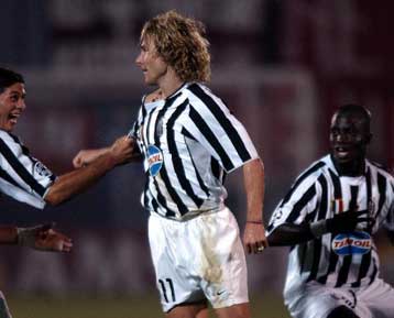 Δικαίωσε τα προγνωστικά και κέρδισε τη «Χρυσή Μπάλα» ο Πάβελ Νέντβεντ