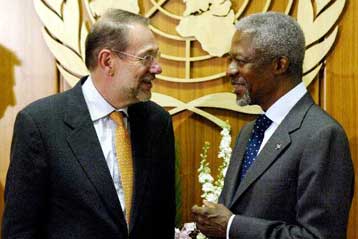 ΟΗΕ και ΕΕ συντονίζουν τις προσπάθειες για λύση του Κυπριακού έως την 1η Μαΐου 2004