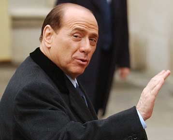 Η ιταλική κυβέρνηση επιχειρεί με διάταγμα να διασώσει τη Mediaset του Μπερλουσκόνι