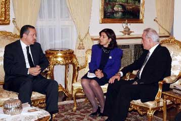 Υπεγράφη η συμφωνία Ελλάδας – Τουρκίας για τον αγωγό φυσικού αερίου