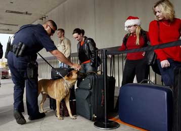 Οι φόβοι για νέες τρομοκρατικές επιθέσεις επισκιάζουν τη γιορτή των Χριστουγέννων