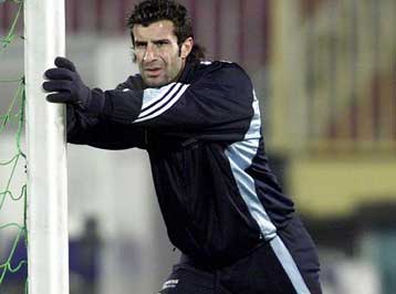 Στο στόχαστρο της Μάντσεστερ και της Τσέλσι ο Φίγκο