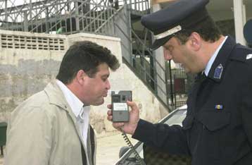 Εντατικοί έλεγχοι αλκοτέστ από την Τροχαία Αττικής στους δρόμους της Αθήνας