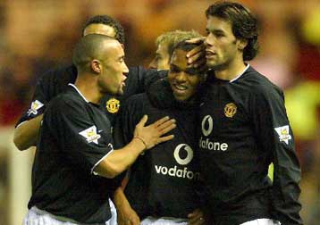 Κράτησε την κορυφή και με δέκα παίκτες η Μάντσεστερ Γιουνάιτεντ