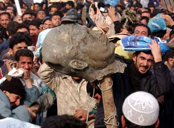 Στοιχεία για όπλα έδωσε ο Σαντάμ κατά την ανάκριση, υποστηρίζει Ιρακινός αξιωματούχος