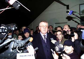 Οι υπερεθνικιστές νίκησαν στη Σερβία, οι μεταρρυθμιστές μάχονται για να κυβερνήσουν