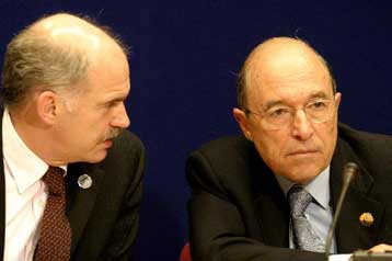 Μετά τις 14 Φεβρουαρίου αναμένονται οι πρωτοβουλίες του Κώστα Σημίτη στο ΠΑΣΟΚ