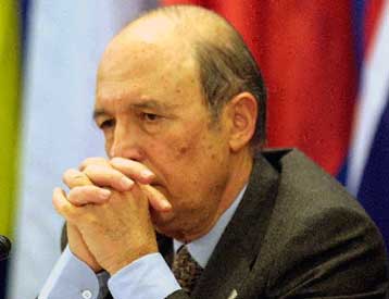 Τρεις σταθμοί στο χρονοδιάγραμμα Σημίτη για τις εξελίξεις στο ΠΑΣΟΚ