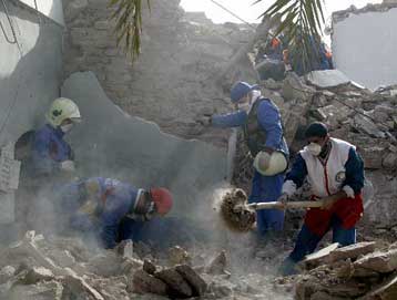 Οι νεκροί από τον σεισμό του Μπαμ ίσως υπερβούν τους 40.000, παραδέχεται η Τεχεράνη