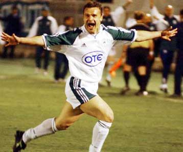 Τον Ιούνιο του 2004 κρεμάει τα ποδοσφαιρικά του παπούτσια ο Κριστόφ Βαζέχα