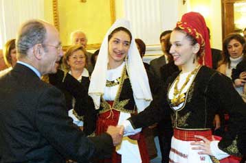 Τα κάλαντα της Πρωτοχρονιάς στην πολιτική και πολιτειακή ηγεσία