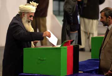 Μετ εμποδίων η ψηφοφορία των μελών της Λόγια Ζίργκα για το Σύνταγμα του Αφγανιστάν