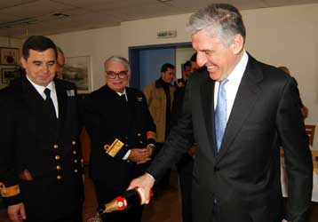 Τα στρατιωτικά νοσοκομεία επισκέφθηκε ο Γ.Παπαντωνίου – Στο ΕΚΑΒ ο Κ.Στεφανής