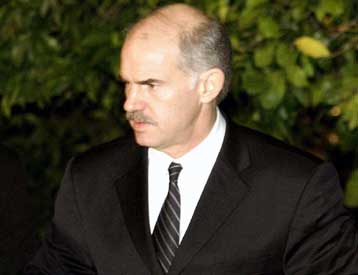 Προσκλητήριο συσπείρωσης και διεύρυνσης η πρώτη κίνηση του Γ.Παπανδρέου