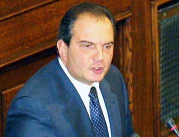 Συζήτηση στη Βουλή για την κατάσταση σε ζωτικούς κρατικούς τομείς ζητά ο Κ.Καραμανλής