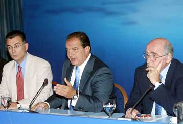 Με «βροχή» επερωτήσεων στη Βουλή απαντά τη ΝΔ στις αναμενόμενες πρωτοβουλίες Σημίτη