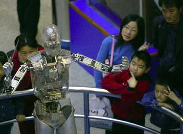 H Toyota αναπτύσσει το πρώτο ανθρωποειδές ρομπότ-εργάτη