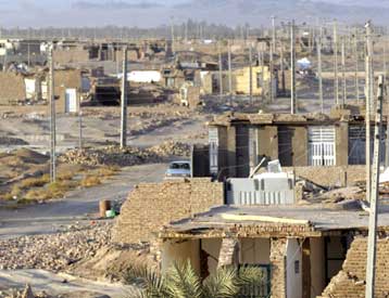 Στη στέγαση των σεισμοπλήκτων εστιάζεται τώρα η προσπάθεια στο Μπαμ του Ιράν