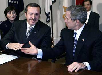 Λύση του Κυπριακού ζητά και από τον Ταγίπ Ερντογάν ο Τζορτζ Μπους