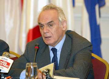 Επτά κορυφαίοι υπουργοί επικροτούν τις πρωτοβουλίες του Κώστα Σημίτη