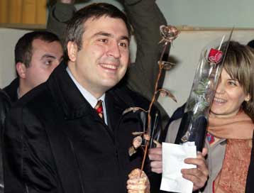 Συντριπτική νίκη στον Μιχαήλ Σαακασβίλι με 85% δίνουν τα exit polls στη Γεωργία
